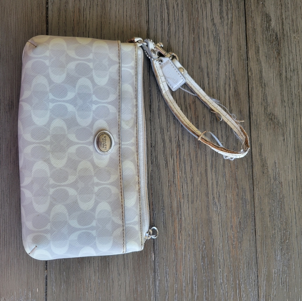 Vintage (about 20yrs old) Authentic COACH Wristlet~needs repaired